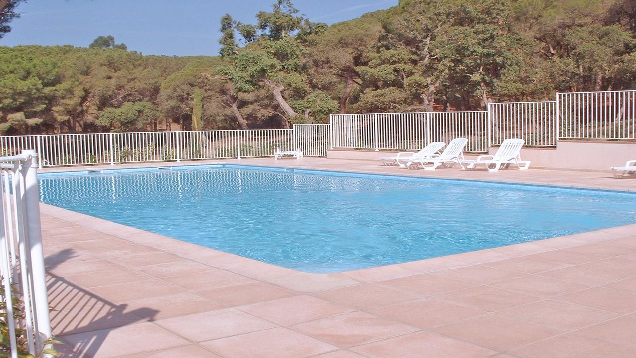 Appartement Les Pins Bleus A8 圣马克西姆 外观 照片