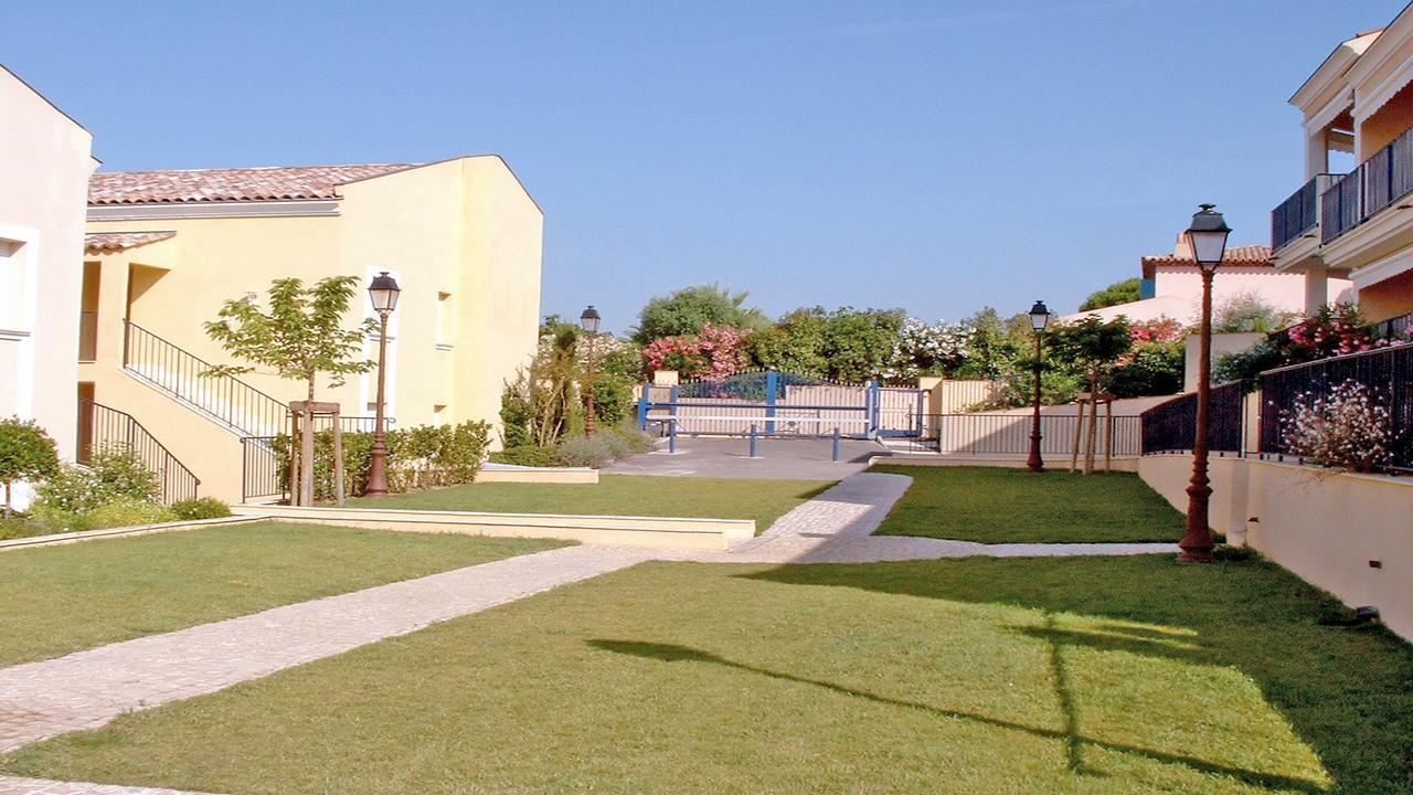Appartement Les Pins Bleus A8 圣马克西姆 外观 照片